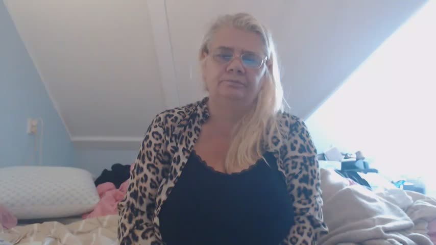 hotladymoon Webcam Chat October 11, 2026