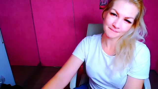 caroline_moan Webcam Chat October 12, 2026