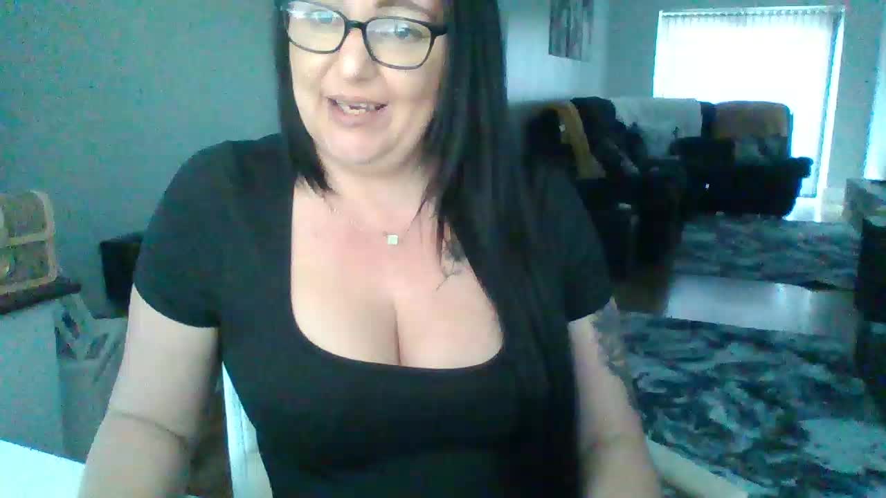 HousewifeAnna Webcam Chat October 12, 2026