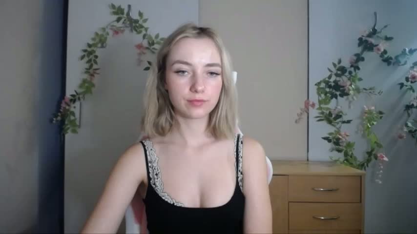 LuciaYoung Webcam Chat October 12, 2026