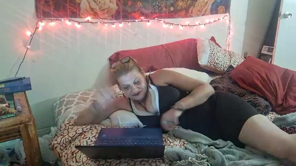 hotgold1977 Webcam Chat October 12, 2026