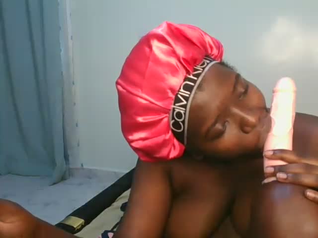 royal_rosie Webcam Chat October 14, 2026