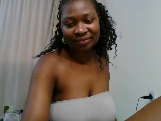 caramel_baddie8 Webcam Star October 14, 2026