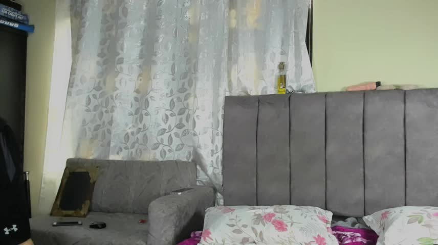 little2vixen Webcam Chat October 14, 2026