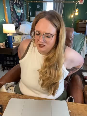 thatcutegirlwtheglasses Webcam Chat October 14, 2026