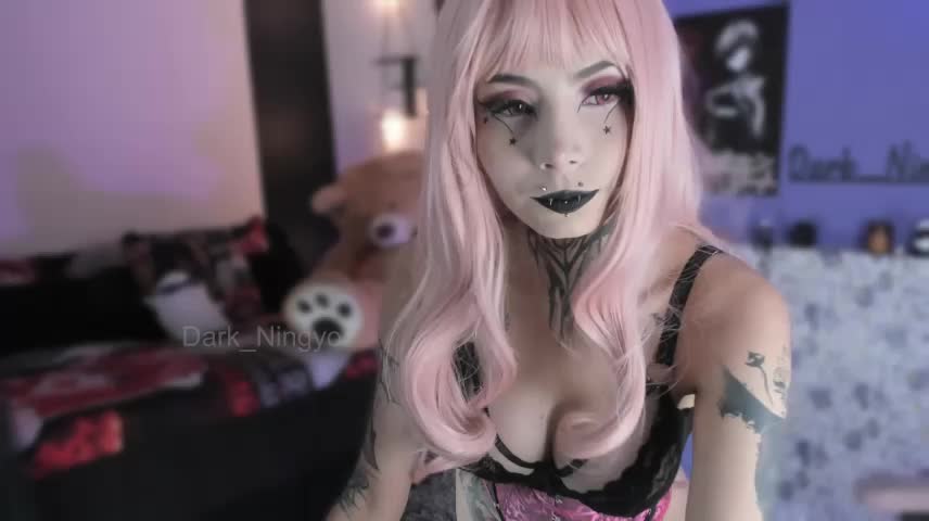 Dark_ningyo1 Webcam Chat October 14, 2026