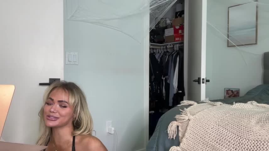 ElenaErickson Webcam Chat October 14, 2026