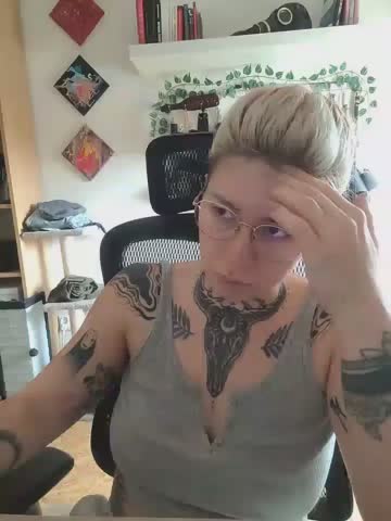 divine_eve Webcam Star October 14, 2026