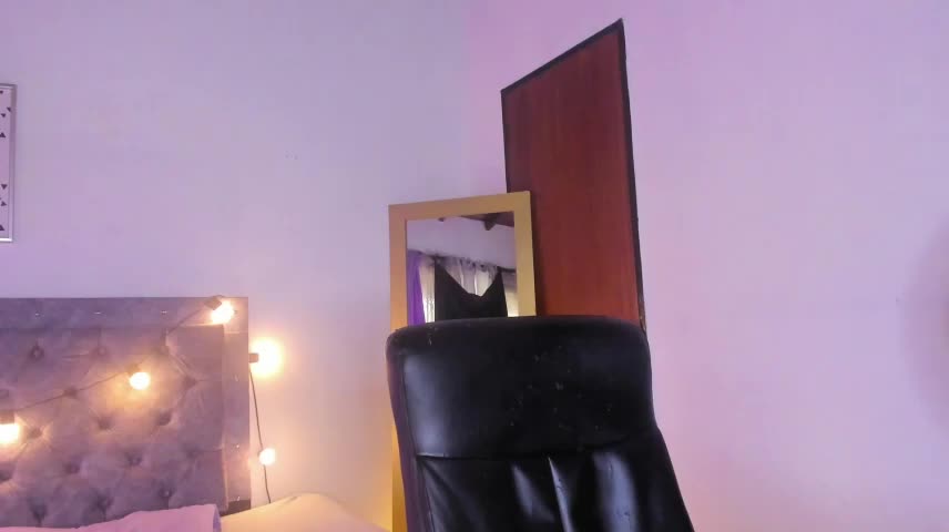 violet_lombardi Webcam Chat October 14, 2026