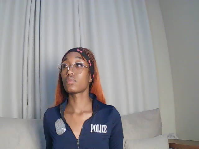 pinky_aura22 Webcam Chat October 15, 2026