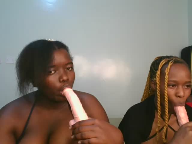 royal_rosie Webcam Chat October 15, 2026