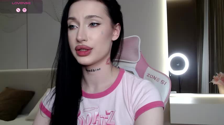 JenniferQueen11 Webcam Chat October 15, 2026