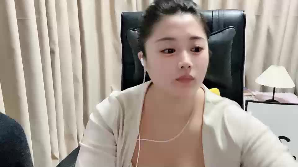 Luckysisi-s Webcam Chat October 15, 2026