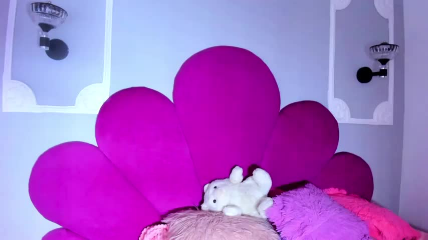 Viiolet_sweet Webcam Chat October 16, 2026