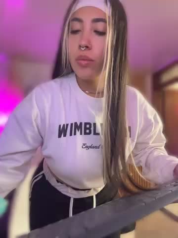ManuelaVeeleez Webcam Chat October 16, 2026