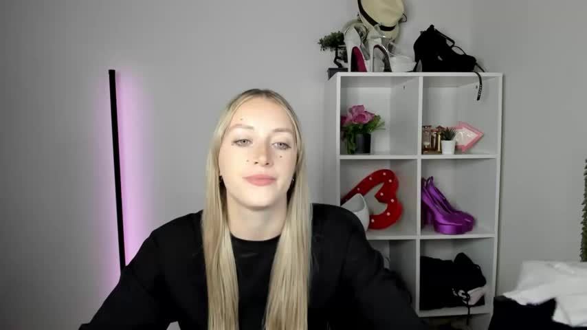 EvelynBlond Webcam Chat October 16, 2026