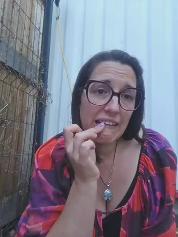 bella-louva Webcam Chat October 16, 2026