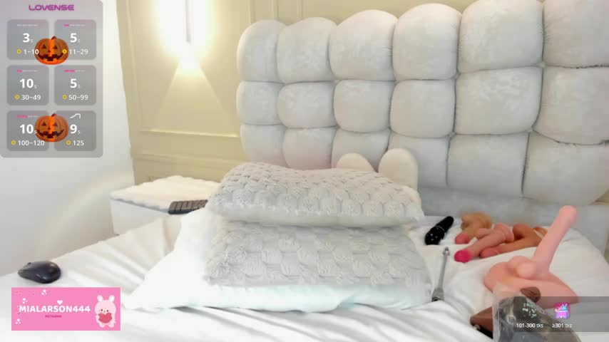 LARSONMIA Webcam Chat October 17, 2026