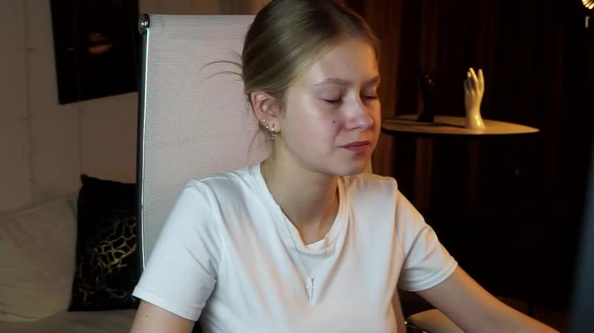 EveMundie Webcam Chat October 17, 2026