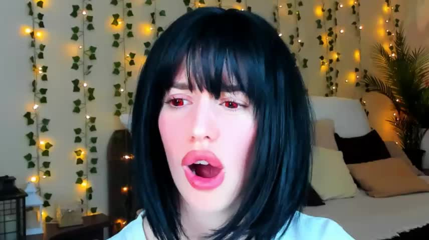 ChristinaConteeree Webcam Chat October 17, 2026