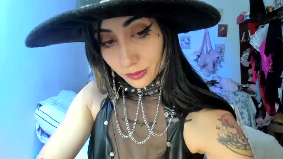 LunaDeCristall Webcam Chat October 17, 2026
