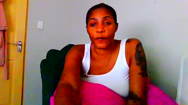 TALLnBEAUTY Webcam Chat October 17, 2026