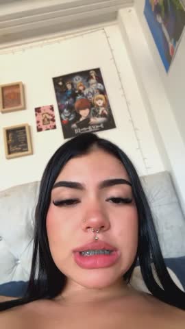 VioletEvanzz Webcam Chat October 17, 2026