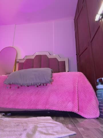 LoveQueen2 Webcam Star October 17, 2026