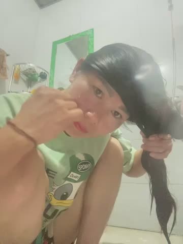 quyquy01 Webcam Chat October 17, 2026