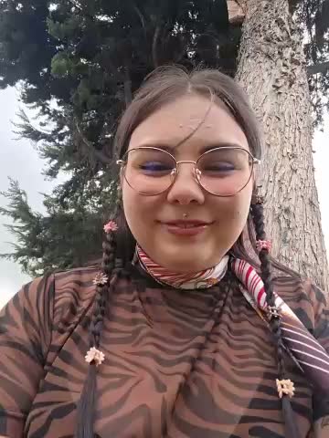 Julieth85_ Webcam Chat October 17, 2026