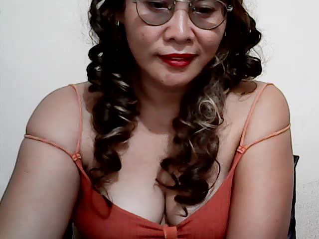 tinypusie Webcam Chat October 17, 2026
