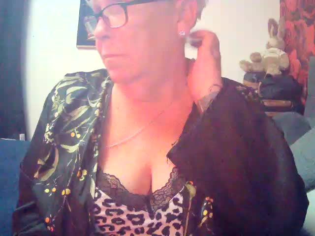 Playful_MILF_Demi Webcam Chat October 17, 2026