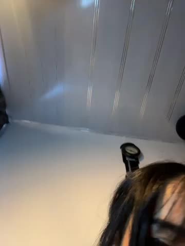ela_petit Webcam Chat October 17, 2026