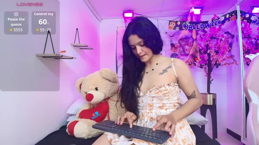 Maddie_T18 Webcam Chat October 17, 2026