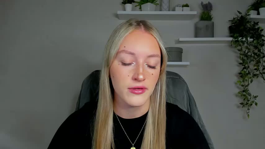 EvelynBlond Webcam Chat October 17, 2026