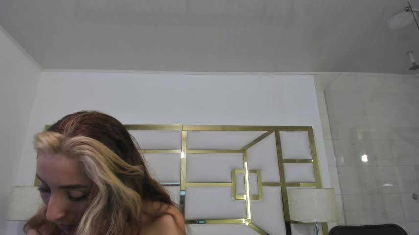 VivieneLuxe Webcam Chat October 17, 2026