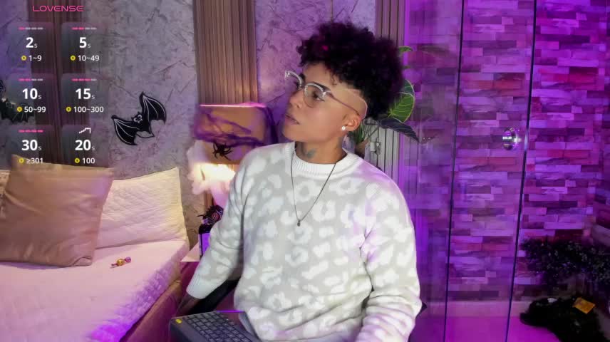 LuciaWallace Webcam Chat October 17, 2026