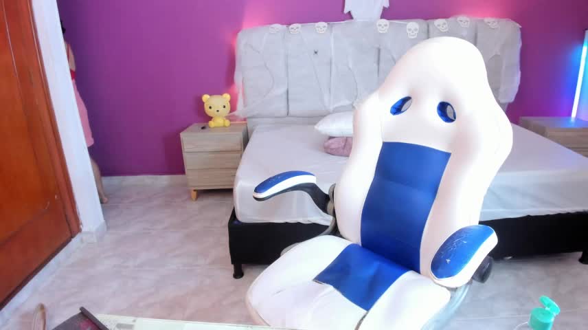 Littlee_Noemi Webcam Chat October 17, 2026