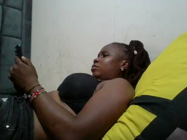 yummyyychocolatee Webcam Chat October 18, 2026