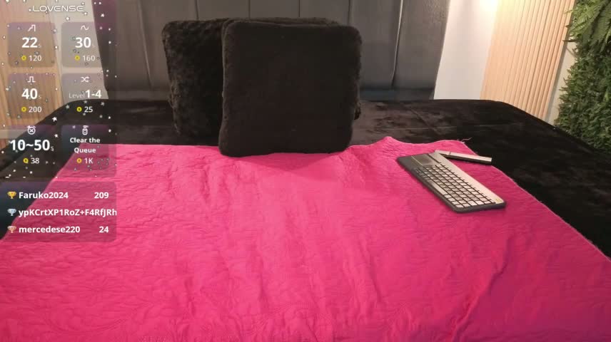 Jullzz__ Webcam Chat October 18, 2026