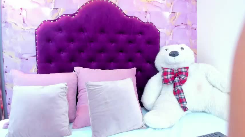 zoe_aitanaa_ Webcam Chat October 18, 2026
