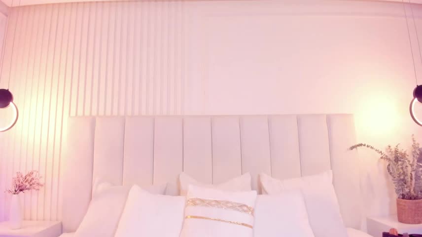 emily_lux25 Webcam Chat October 18, 2026