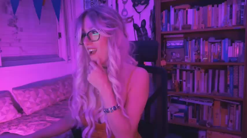 OMGmina Webcam Chat October 18, 2026