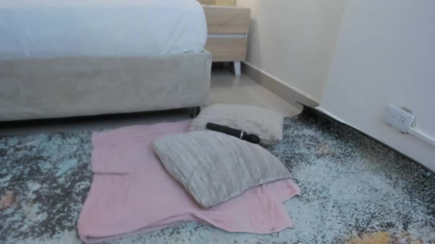 LESLYSIMPSON Webcam Chat October 18, 2026