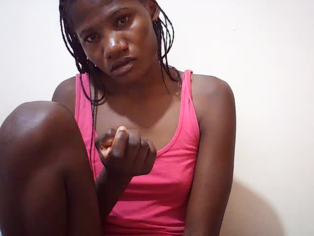 queen_0012 Webcam Chat October 18, 2026