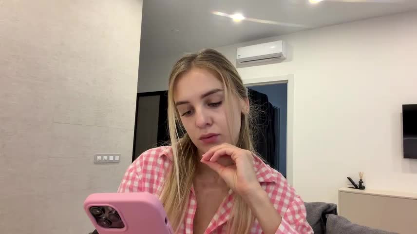 Shy_of_dream Webcam Star October 18, 2026