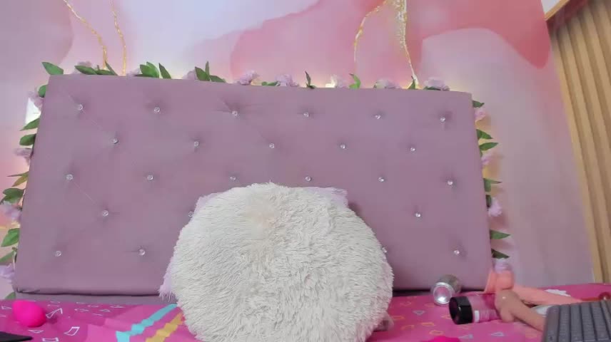 violet_taylor_ Webcam Chat October 18, 2026