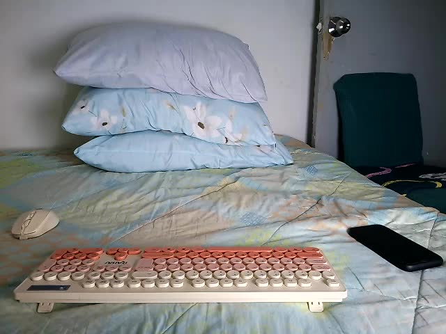 nhayasquirt Webcam Chat October 18, 2026