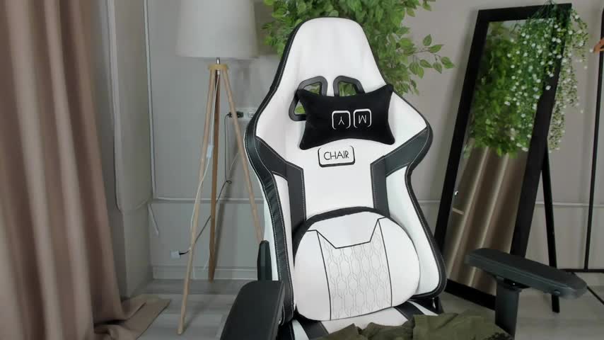 Shadow_Bellee Webcam Chat October 18, 2026