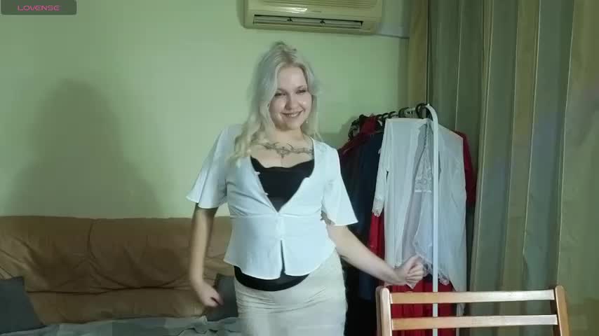 XrayBlonde Webcam Chat October 19, 2026